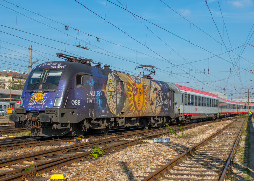 895853 (a): :2048x1454
